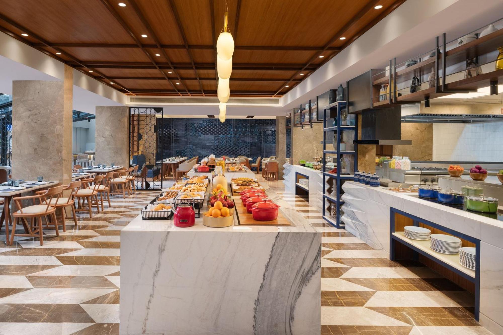 Courtyard By Marriott Goa Colva Hotel Exterior photo