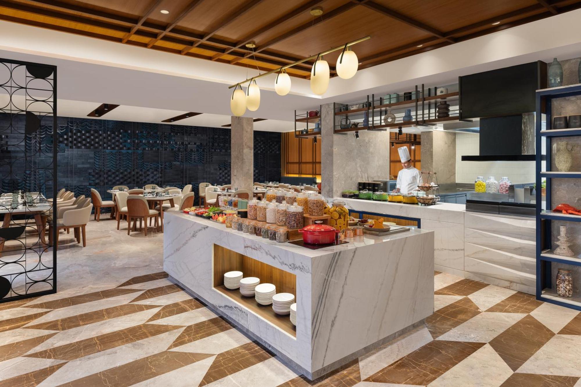 Courtyard By Marriott Goa Colva Hotel Exterior photo