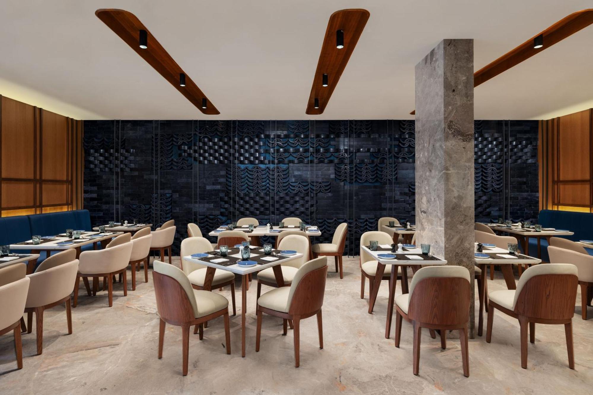 Courtyard By Marriott Goa Colva Hotel Exterior photo