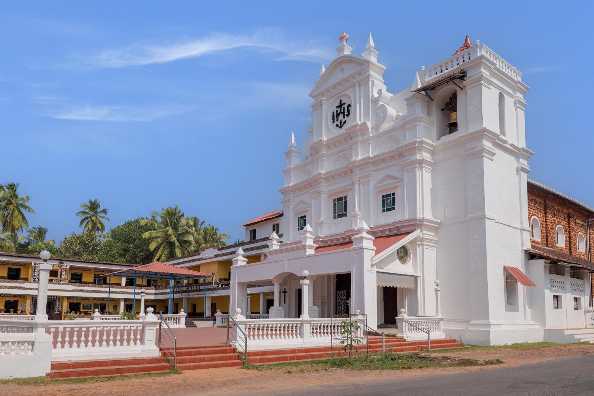 Courtyard By Marriott Goa Colva Hotel Exterior photo