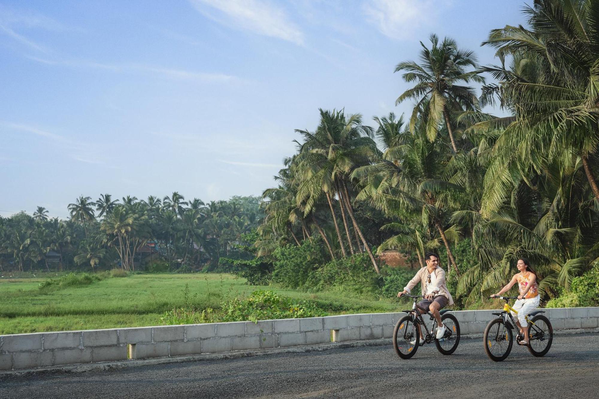 Courtyard By Marriott Goa Colva Hotel Exterior photo